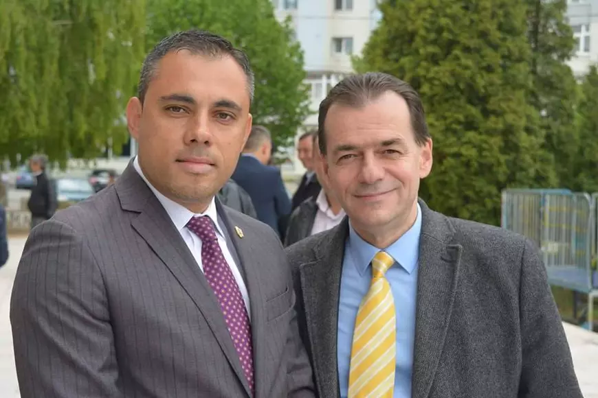 Senatorul „păcănelelor” Liviu Voiculescu, judecat pentru aderare la un grup infracțional organizat, verifică acum activitatea SIE