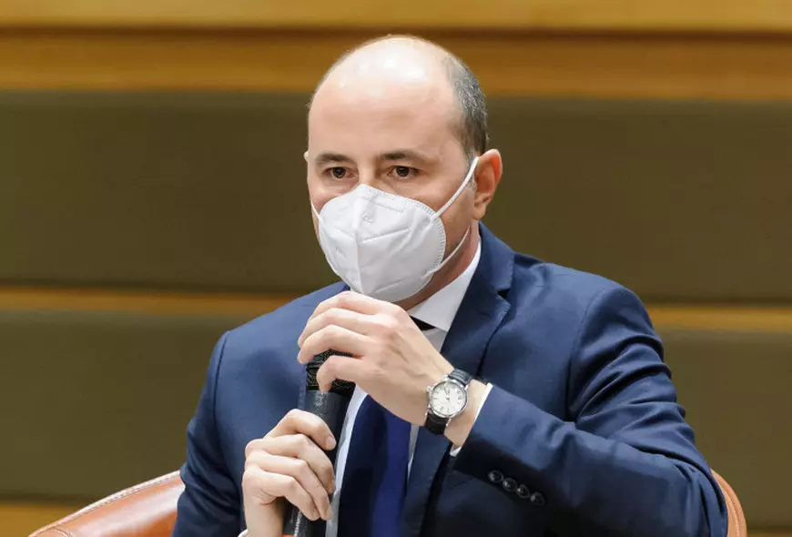 Oamenii care conduc Radioul public (II). Cum adună Radu F. Alexandru 8.000 de euro pe lună și alte CV-uri de poveste