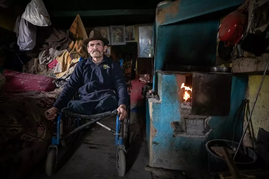 Reportaj de 1 Martie. Locul unde șansa a mii de oameni la îngrijire medicală depinde de rezistenţa unei femei, care merge zilnic pe jos zeci de kilometri