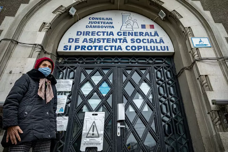 Cazul băiatului agresat sexual din Dâmbovița. Pretinzând că-i apără drepturile, Protecția Copilului a blocat legătura victimei cu mama și bunicii!