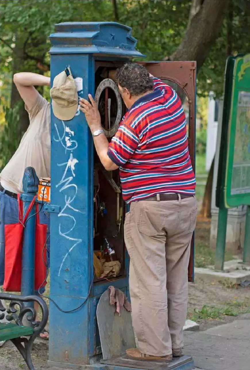 Povestea cântarelor vechi de 93 de ani din Parcul Cișmigiu și a familiei care se ocupă din tată-n fiu de ele. Cum au rezistat prin război, comunism și pandemie