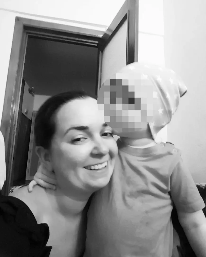 Deportată din Marea Britanie, o româncă se luptă să-și recupereze copilul trimis de Tribunalul București la tatăl englez: „Merg la CEDO împotriva statului român”