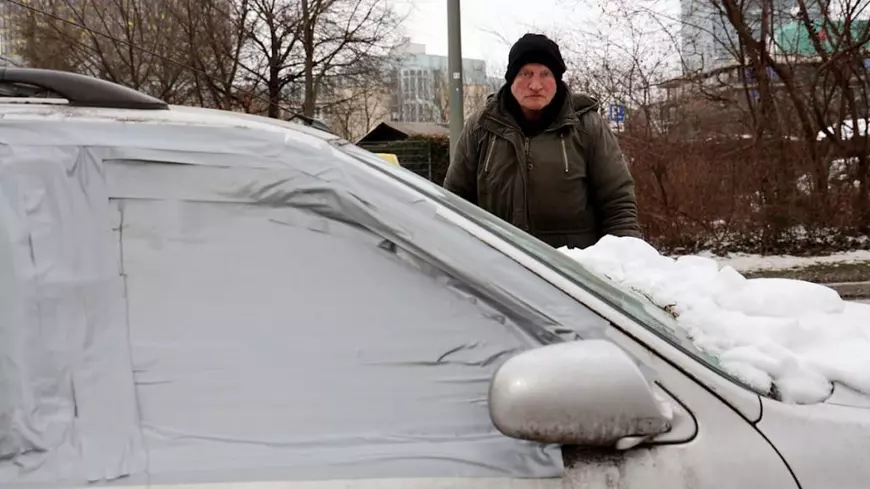 O româncă a salvat un pensionar de 75 de ani care de doi ani trăia în mașină și îngheța, la München: „M-a uimit că străinii ajută un german”