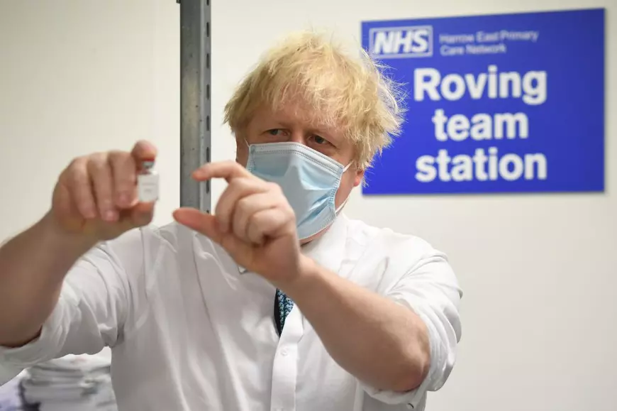 Boris Johnson: ”Trebuie să ne obișnuim cu ideea re-vaccinării toamna”