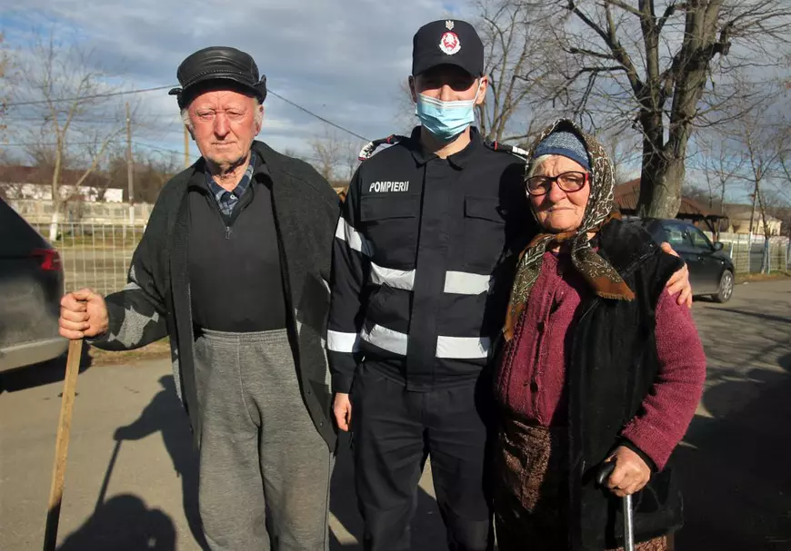 Povestea pompierului care și-a salvat vecinii în timpul liber, după explozia unei butelii. „Au fost intervenții unde am săpat cu mâinile goale”