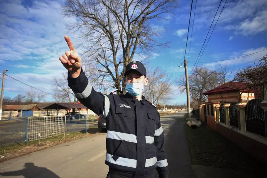 Povestea pompierului care și-a salvat vecinii în timpul liber, după explozia unei butelii. „Au fost intervenții unde am săpat cu mâinile goale”