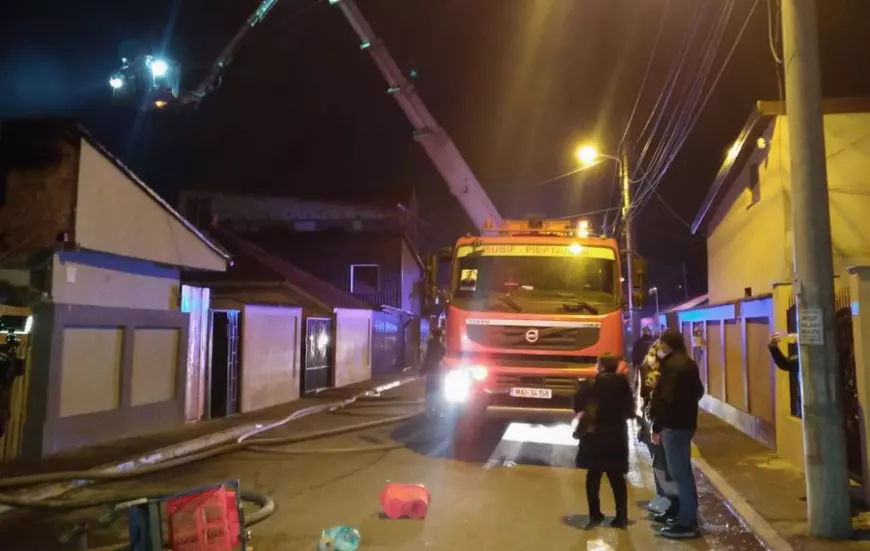 Incendiu în București. Patru locuințe au fost cuprinse de flăcări în Sectorul 5, iar o persoană a fost rănită