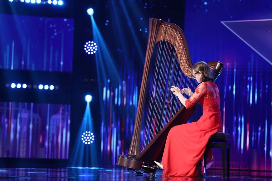 Cine este Daria Batschi-Belega de la „Românii au talent” 2021. Cântă la harpă și a ajuns în finala concursului