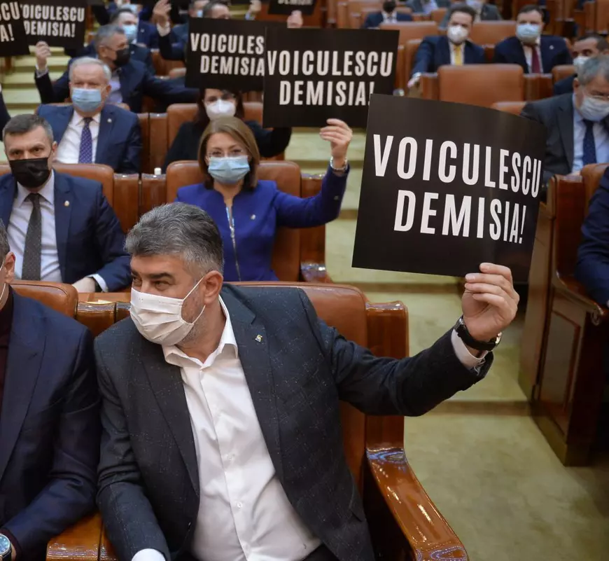 Scandal la dezbaterea moțiunii simple depuse de PSD împotriva ministrului sănătății. Vlad Voiculescu: „V-ați bătut joc de cetățeni”. Cum arată calculele Putere-Opoziție