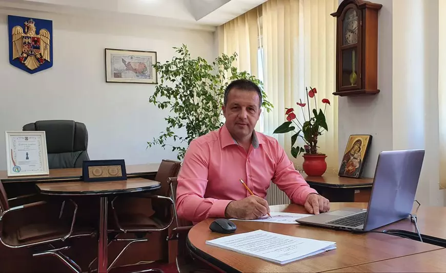 Primăria din România care confiscă mașinile și căruțele celor care aruncă gunoi pe domeniul public
