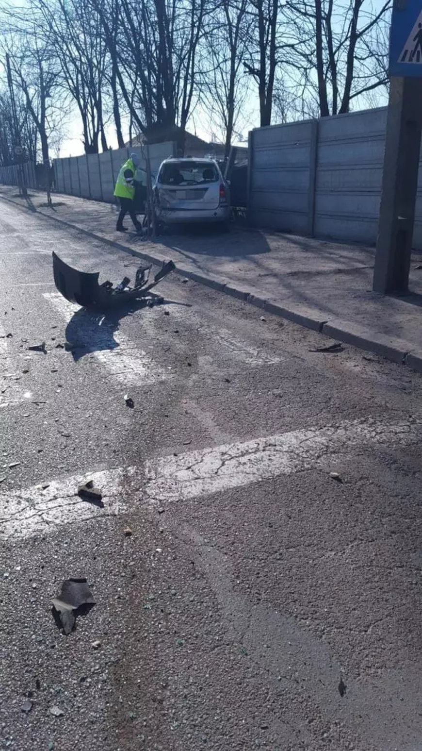 Doi militari au fost răniți într-un accident la Bârlad. Au fost loviți de o mașină pe trecerea de pietoni