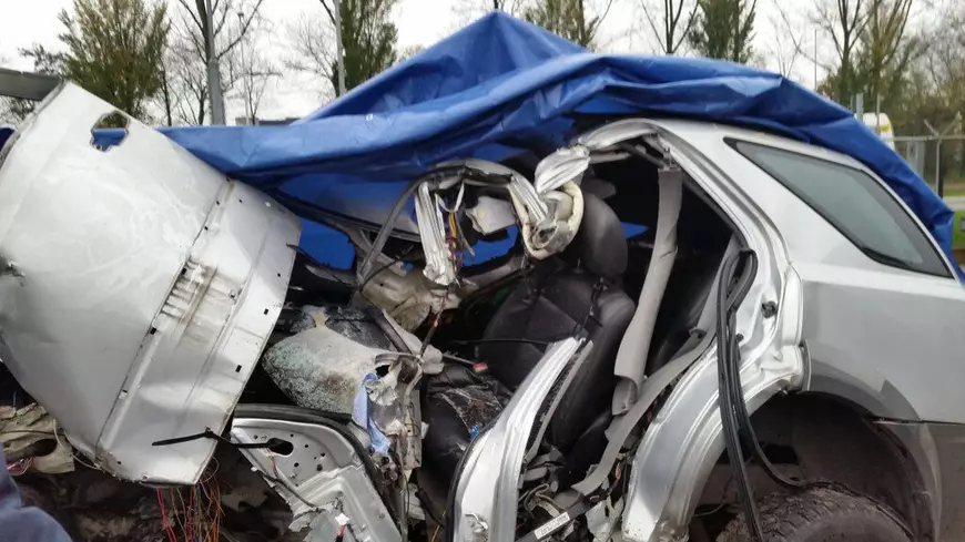 O ambulanțieră chemată la un accident și-a găsit fiul mort în mașina distrusă într-un copac: „Mereu îmi va fi dor de copilul meu”