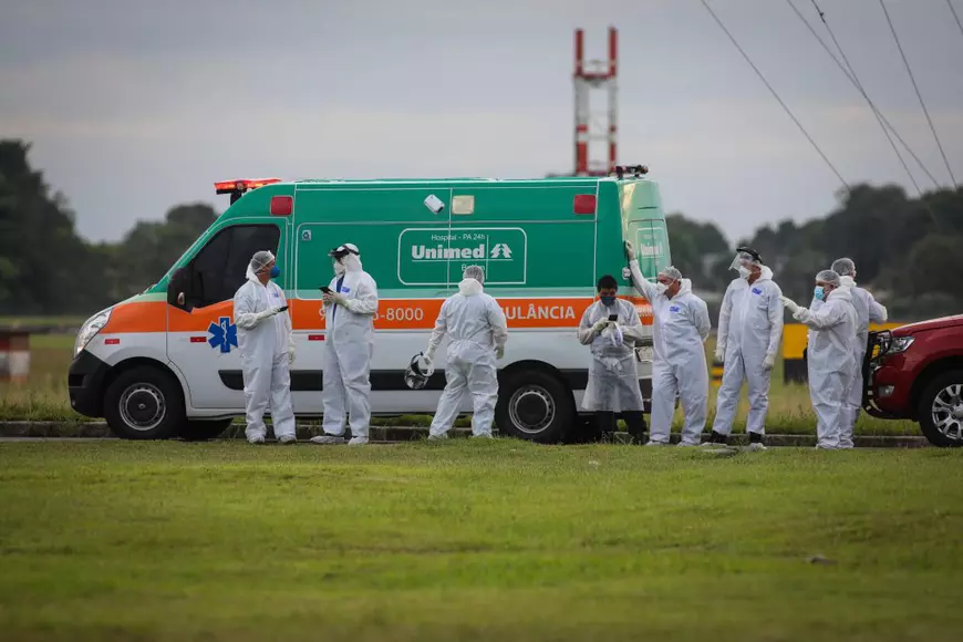 Doi experți români de la Cambridge explică de ce noile variante de COVID sunt mai contagioase și cheamă guvernul să acționeze