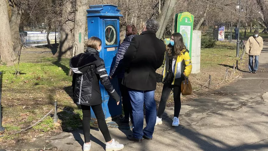 Povestea cântarelor vechi de 93 de ani din Parcul Cișmigiu și a familiei care se ocupă din tată-n fiu de ele. Cum au rezistat prin război, comunism și pandemie