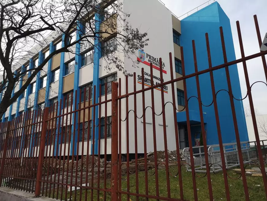 Primul caz de infectare cu COVID al unui elev, după reluarea cursurilor, la o școală din București. Ce spune directoarea
