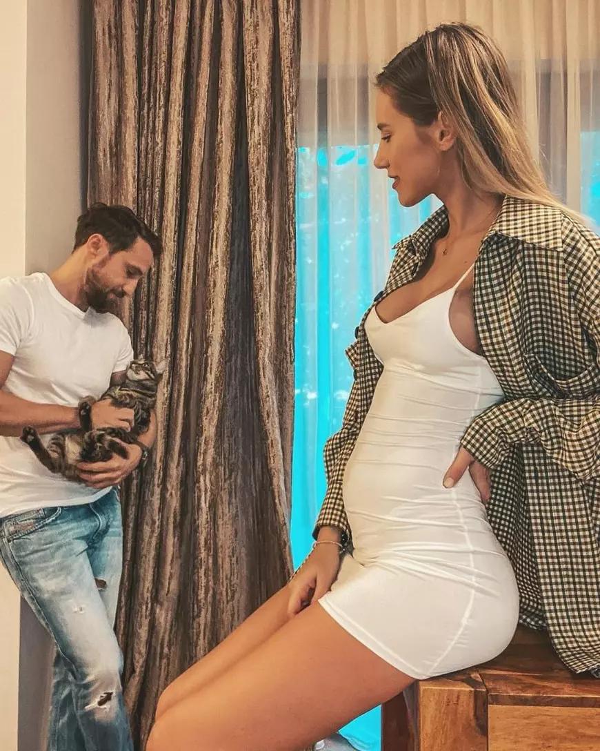 Dani Oțil și Gabriela Prisăcariu vor deveni părinți. Modul special în care prezentatorul TV a anunțat că iubita lui este însărcinată. „O să avem un copil”