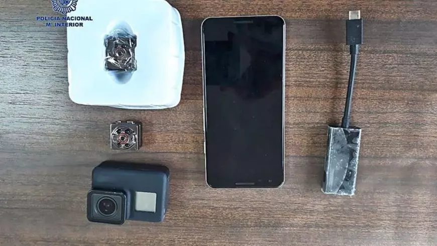 10 ani de interdicție în Palma de Mallorca pentru un german prins că fotografia pe ascuns sub fusta femeilor. Ce au găsit polițiștii în telefonul individului