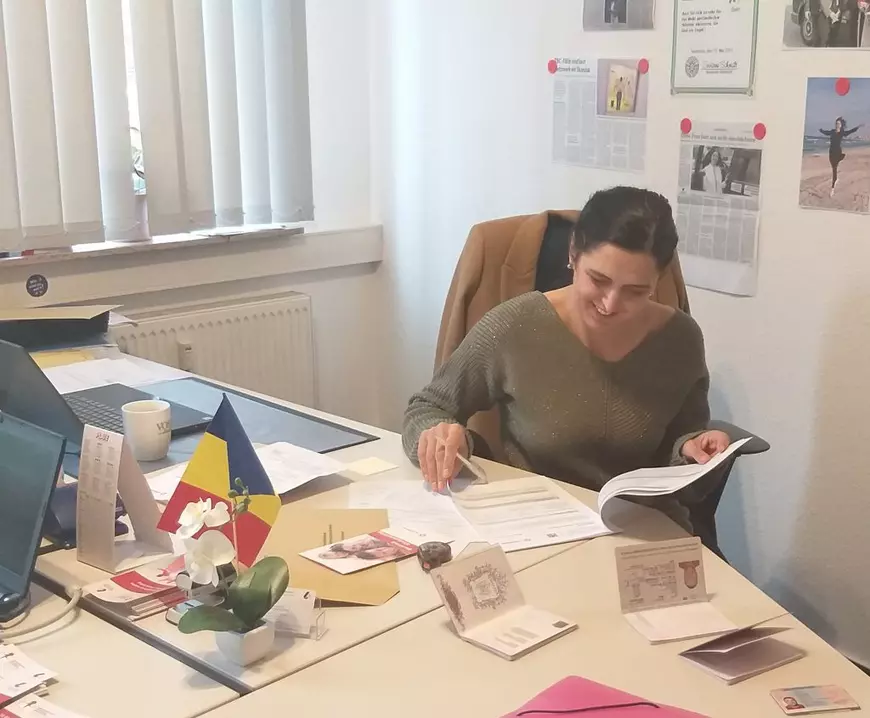 O româncă internată de urgență în Germania a primit o factură de 13.000 de euro. Greșeala făcută când a semnat contractul de angajare. „Nu mi-a spus nimeni”