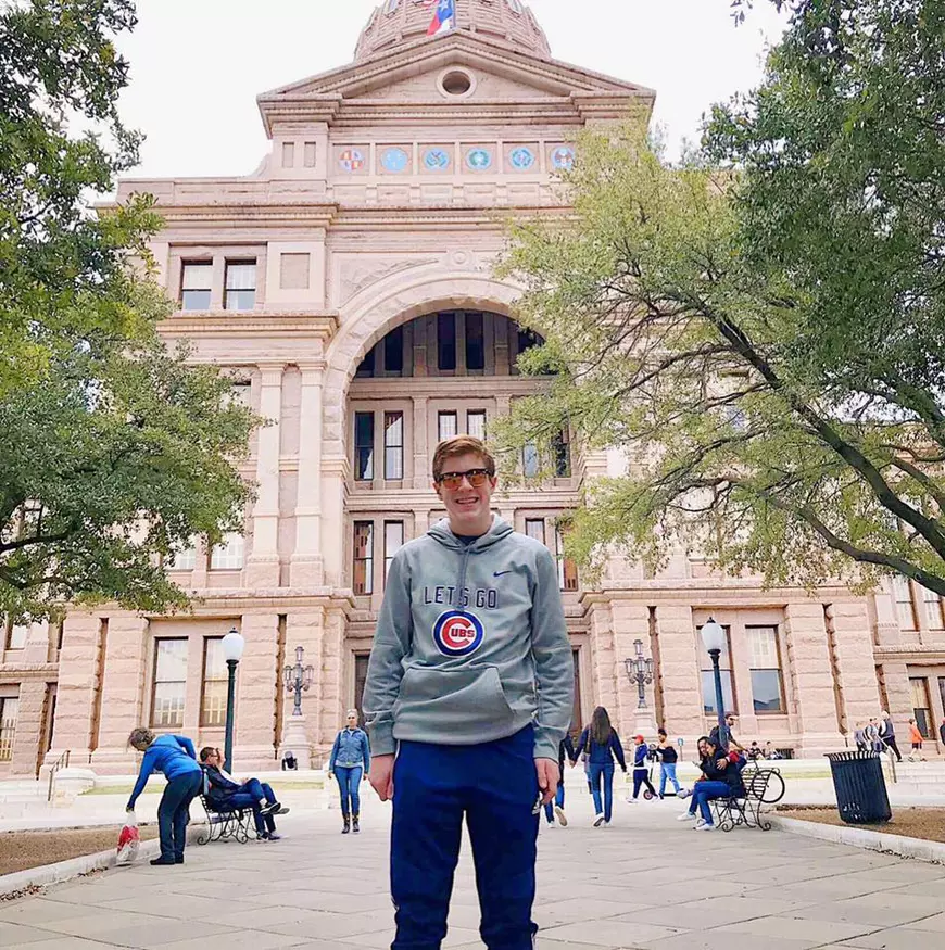 „Vânătorii de vaccin”. Cum a ajutat un elev de 14 ani peste 100 de persoane să se programeze pentru imunizare