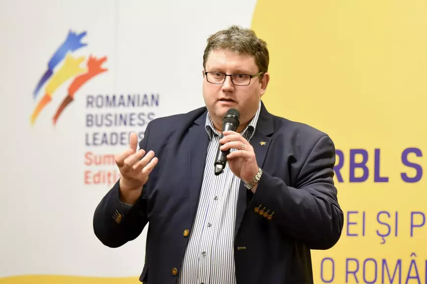 Doi profesori critică schimbările din structura anului școlar: „Ministerul Educației nu pare să gândească mai departe de săptămâna viitoare”