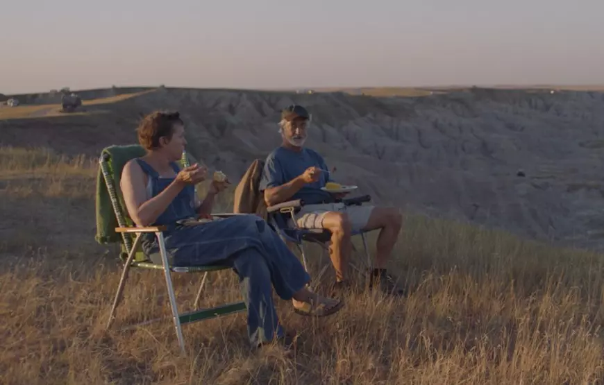 Cum arată filmul anului. Lumea unor oameni care au pierdut tot ca să reînvețe să trăiască simplu