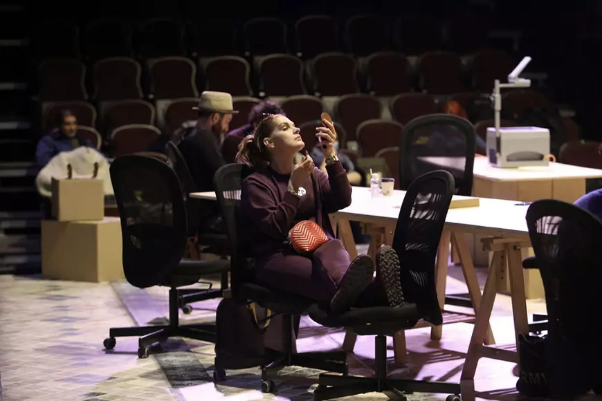 REPORTAJ | Cu Bucureștiul din nou în scenariul roșu, singura certitudine a actorilor de teatru e munca la repetiții. Cum arată ele?