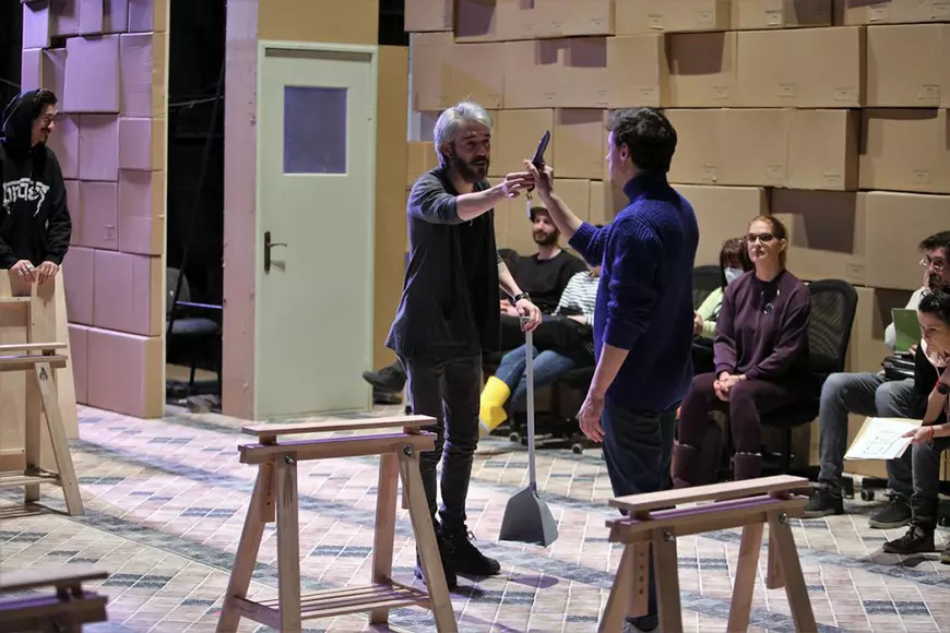 REPORTAJ | Cu Bucureștiul din nou în scenariul roșu, singura certitudine a actorilor de teatru e munca la repetiții. Cum arată ele?