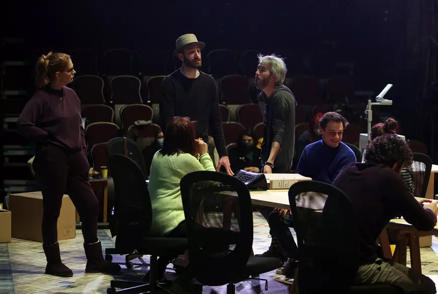 REPORTAJ | Cu Bucureștiul din nou în scenariul roșu, singura certitudine a actorilor de teatru e munca la repetiții. Cum arată ele?