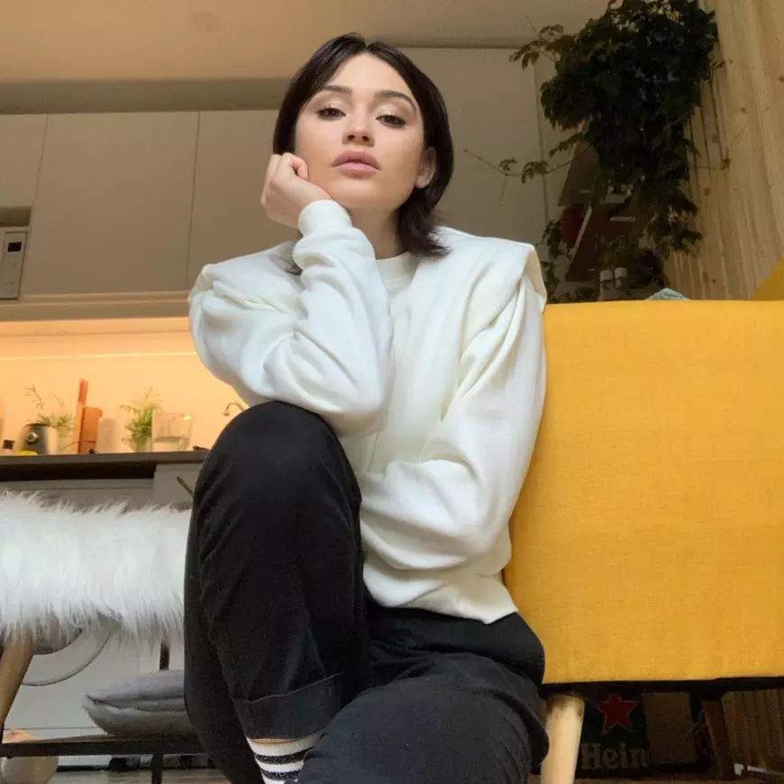 Irina Rimes se bucură când oamenii nu o recunosc pe stradă. „Pot să-mi trăiesc viaţa liber şi fără glugă pe cap”