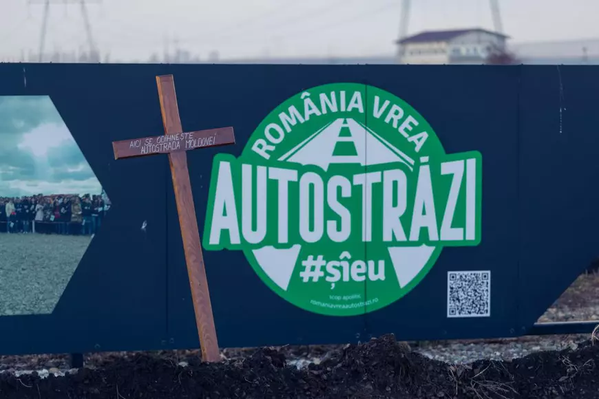 Ștefan Mandachi „a îngropat” primul metru de autostradă din Moldova. „Nu știm să protestăm”