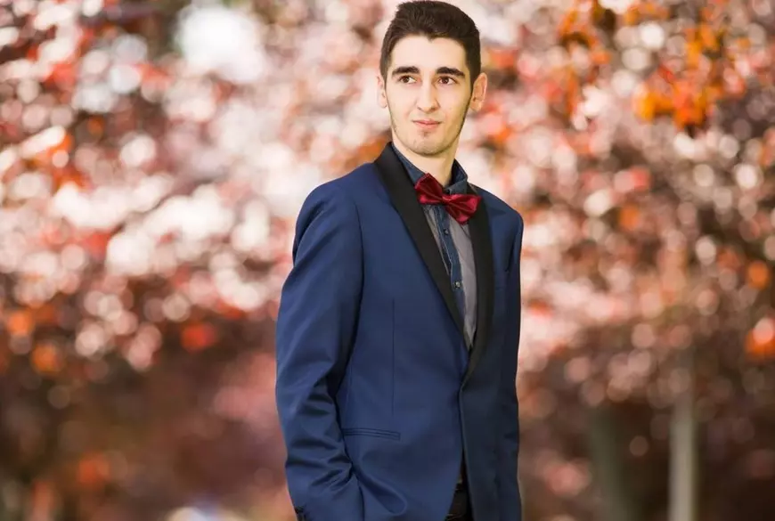 Cum îi ajută un grup de studenți și foști olimpici pe elevi să se pregătească pentru Bac și facultate sau să-și găsească meditatori online