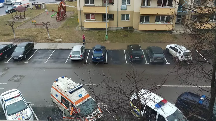 Doi muncitori, sechestrați și uciși de fostul proprietar al casei pe care o renovau. Atacatorul, împușcat de polițiști