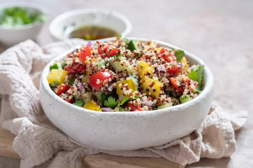 Salata cu quinoa