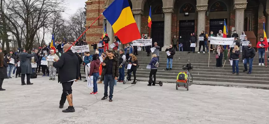 Protestul anti-restricții din Capitală, încheiat cu violențe și arestări. Manifestații și în alte orașe din țară