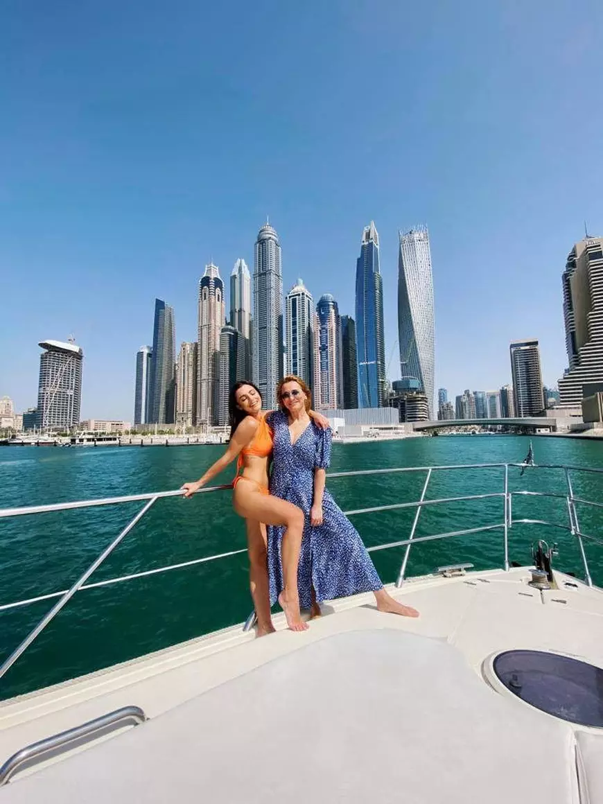 Imagini rare cu Andreea Esca și fiica ei în Dubai. Cât de bine arată Alexia în costum de baie