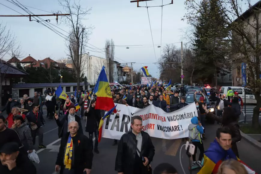 Protest antirestricții în București. Manifestația de la Cotroceni s-a încheiat fără incidente