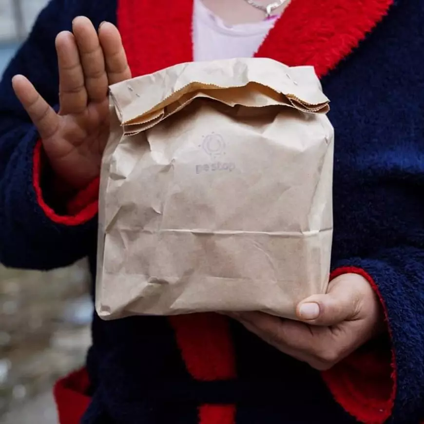 REPORTAJ. O asociație din București împarte absorbante femeilor din cartiere sărace și încearcă să șteargă tabuurile legate de menstruație