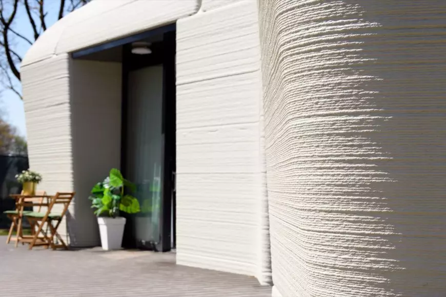 Un cuplu de olandezi s-a mutat în prima casă din Europa construită cu o imprimantă 3D. Cum arată locuința