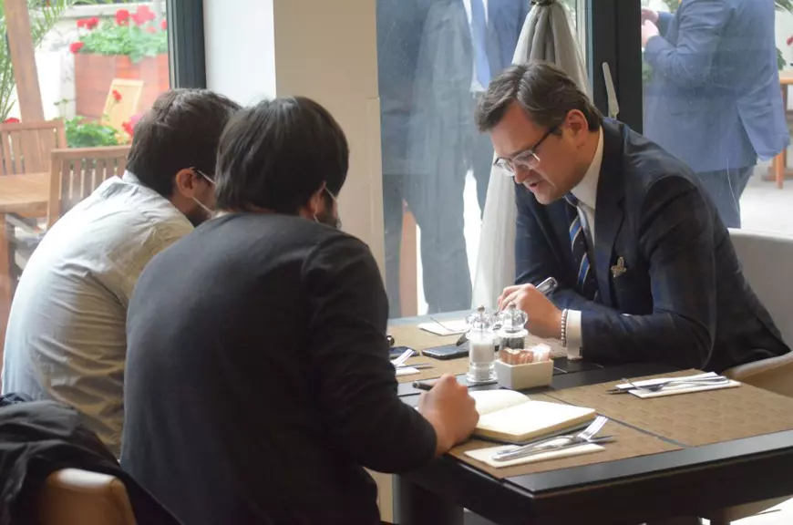 „Rușii au umplut punctele strategice”. Ministrul ucrainean de externe le arată românilor unde sunt masați cei 100.000 de soldați ai lui Putin