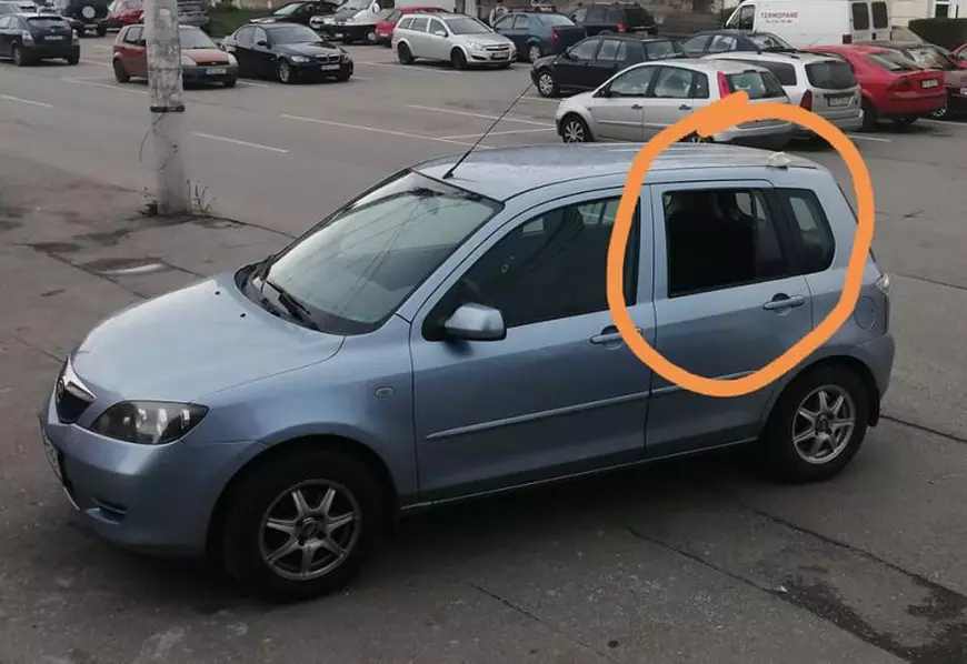 Un minor de 17 ani a fost reţinut după ce a spart şapte autoturisme într-o noapte, în Hunedoara