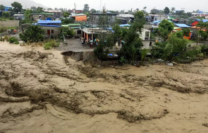 Imagini impresionante din Indonezia lovită de inundații catastrofale. Sunt peste 75 de morți
