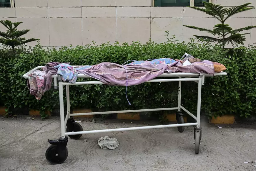 „Oxigen. Poți să îmi faci rost de oxigen?”  Disperarea oamenilor din India în lupta cu pandemia