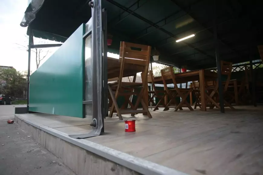 REPORTAJ LA LOCUL MORȚII. Cine era bărbatul din Pitești decedat după ce poliţiştii l-au trântit pe jos. „Nu era beat, comandase o cafea! Așa vorbea el”