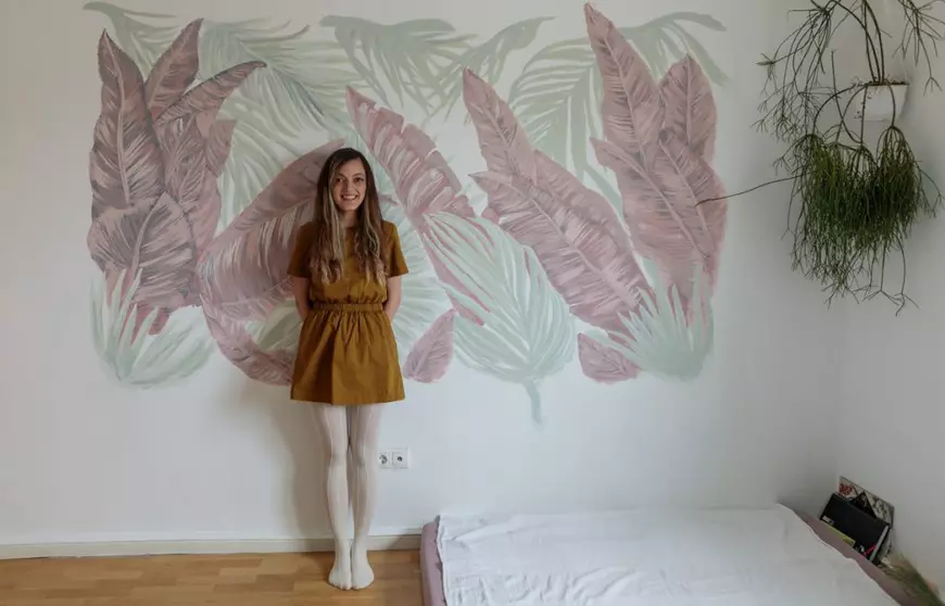 „Totul a plecat de la un ananas”. După ce și-a construit o seră în apartament, o tânără a unit virtual mii de oameni pasionați de plante