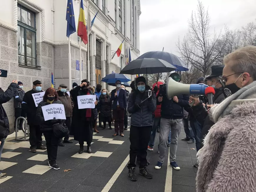 Protest „fobie la xenofobie”, în fața Primăriei Timișoara. Dominic Fritz, printre manifestanți