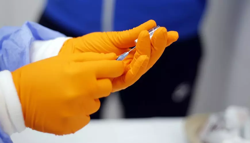 REPORTAJ. Vaccinare în miez de noapte, la Timișoara. „M-am gândit și că va fi mai puțină lume și voiam neapărat să prind Pfizer”