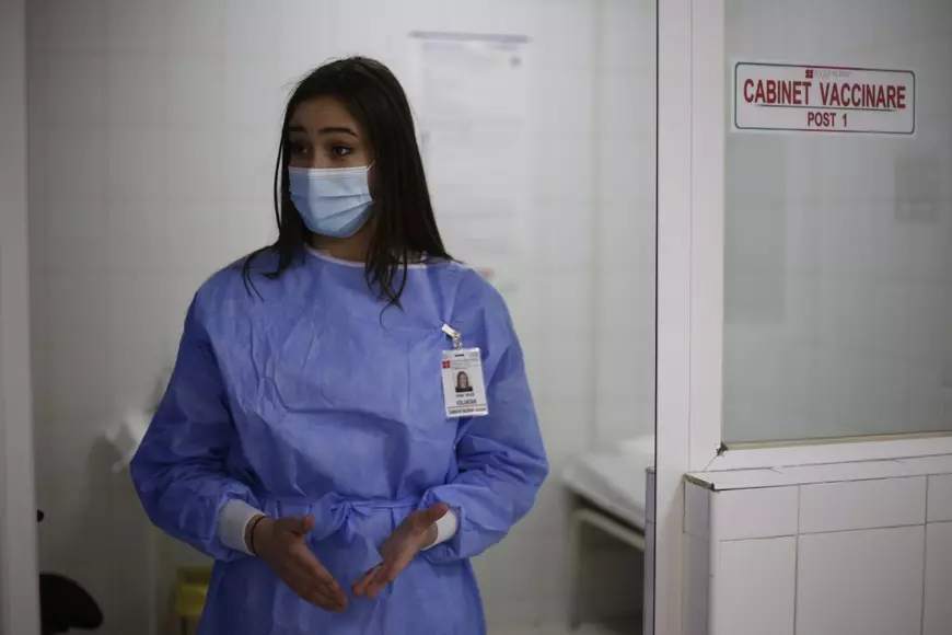 REPORTAJ. Vaccinare în miez de noapte, la Timișoara. „M-am gândit și că va fi mai puțină lume și voiam neapărat să prind Pfizer”