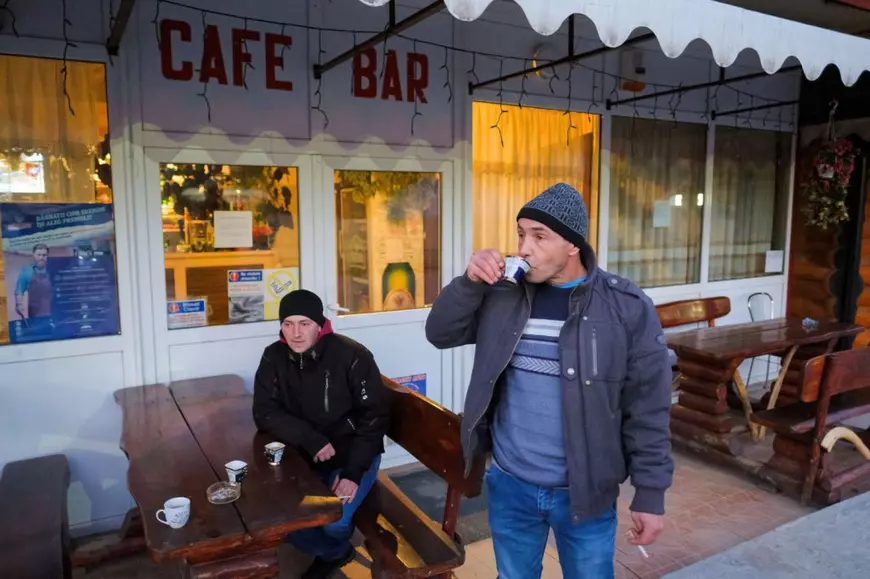 REPORTAJ. Minerii de la Crucea se simt abandonați de toată lumea. „L-am luat în brațe ca pe Dumnezeu pe George Simion”