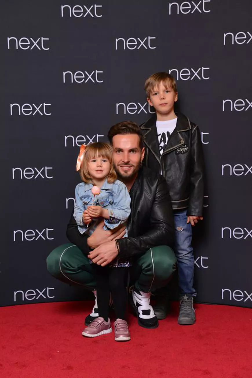 Randi nu are încă copii, dar exersează rolul de tată cu nepoții, de Paște