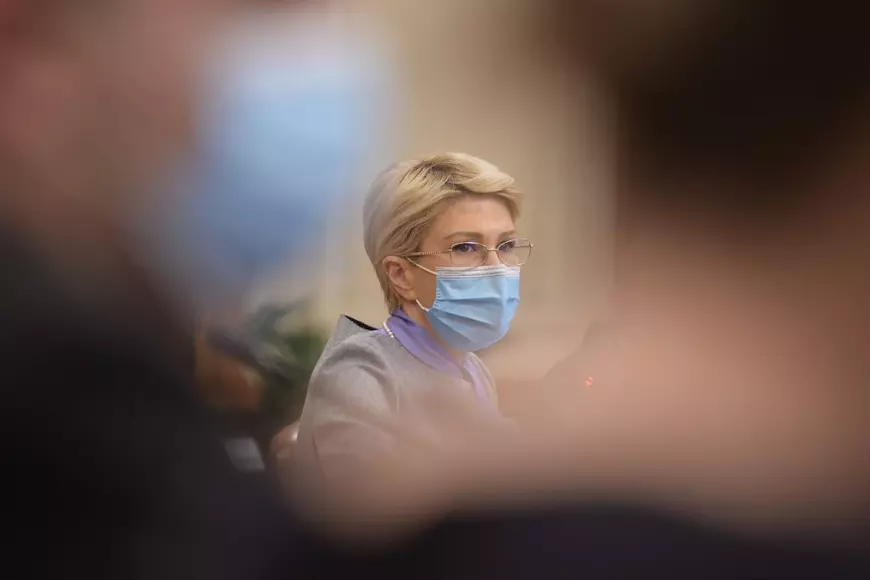 Guvernul vrea să plafoneze sporurile la 20% din salariul de bază și să introducă grile de salarizare pentru administrația locală. Raluca Turcan, ministrul Muncii